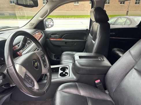 Used 2014 Chevrolet Suburban LT w/ Luxury Package AWD/4WD image 14