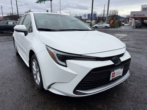 Certified 2024 Toyota Corolla XLE image 2