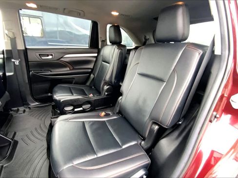 Used 2019 Toyota Highlander XLE image 19