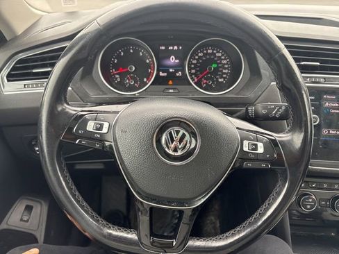 Used 2018 Volkswagen Tiguan SEL AWD/4WD image 17