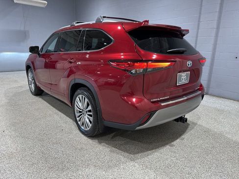 Used 2023 Toyota Highlander Platinum image 6