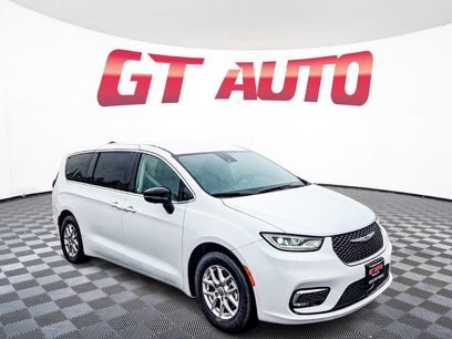 Used 2024 Chrysler Pacifica Touring-L