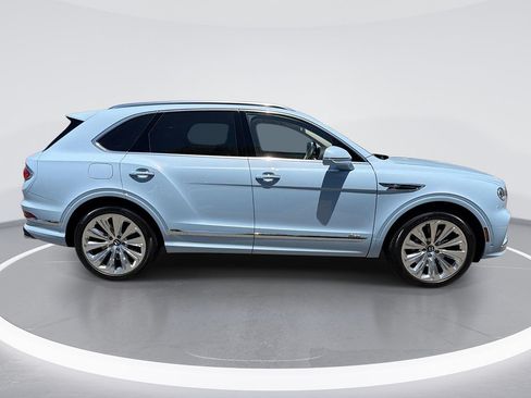 Used 2023 Bentley Bentayga Plug-In Hybrid AWD/4WD image 3