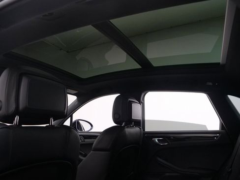 Certified 2025 Porsche Macan image 41