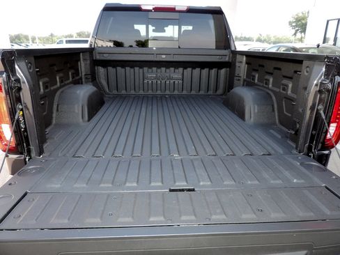 Certified 2026 GMC Sierra 1500 SLT AWD/4WD image 18