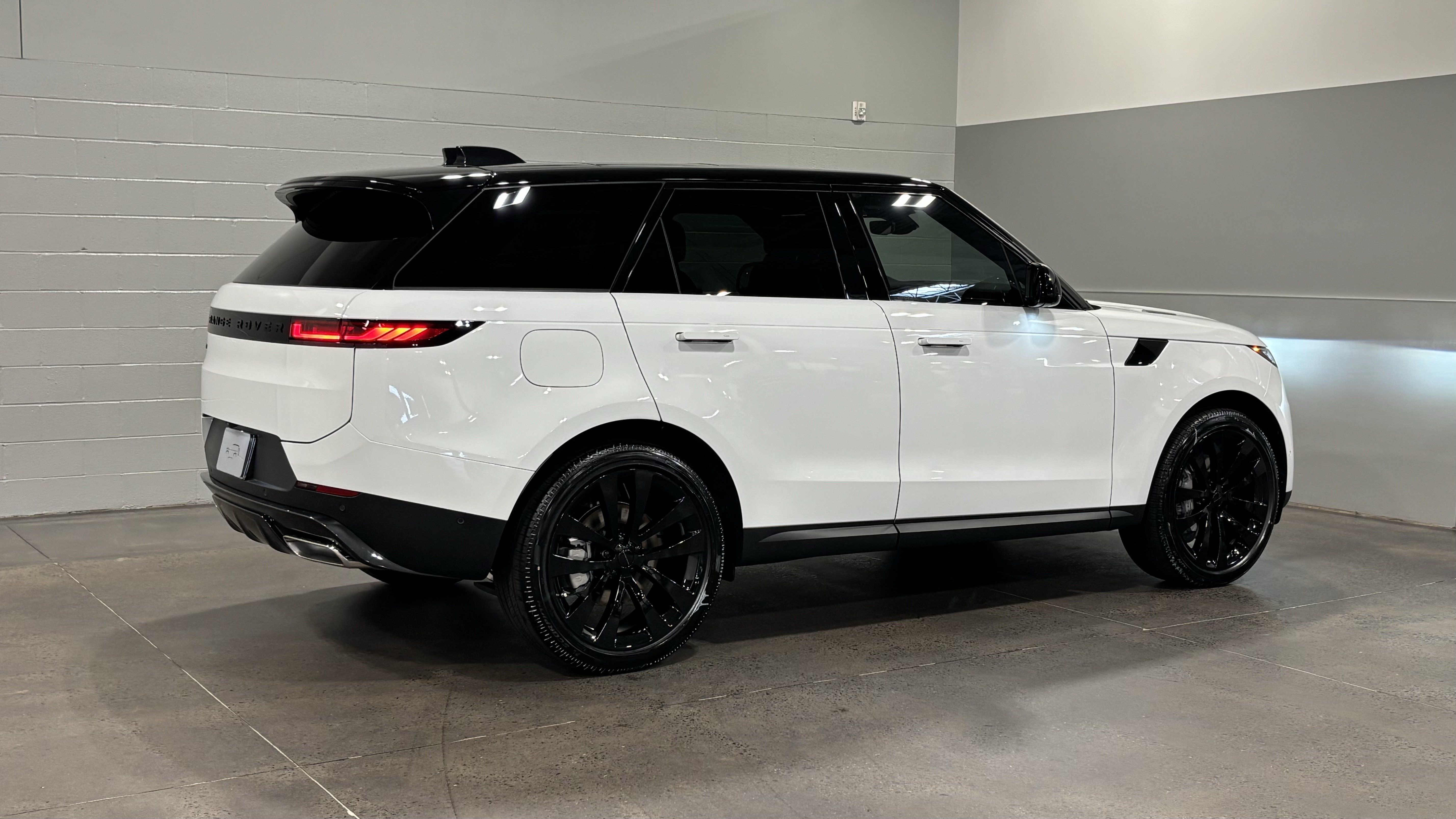 New 2026 Land Rover Range Rover Sport SE AWD/4WD image 2