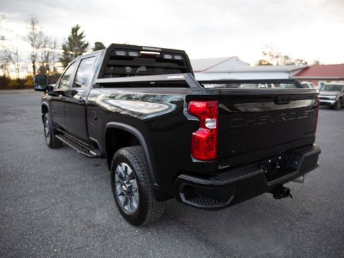 Used 2024 Chevrolet Silverado 2500 Custom w/ Custom Value Package image 6