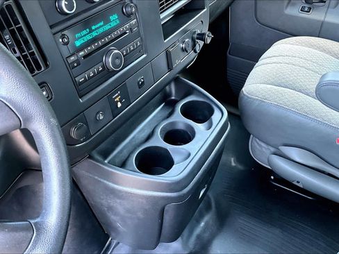 Used 2017 Chevrolet Express 3500 RWD image 16