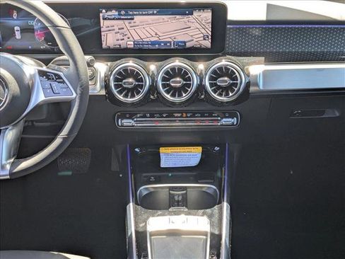 New 2025 Mercedes-Benz GLB 250 image 11