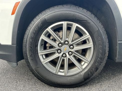 Used 2023 Chevrolet Traverse LT image 9