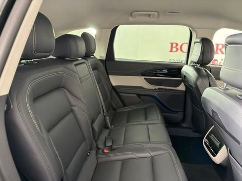 Used 2025 Lincoln Nautilus Premier AWD/4WD image 18