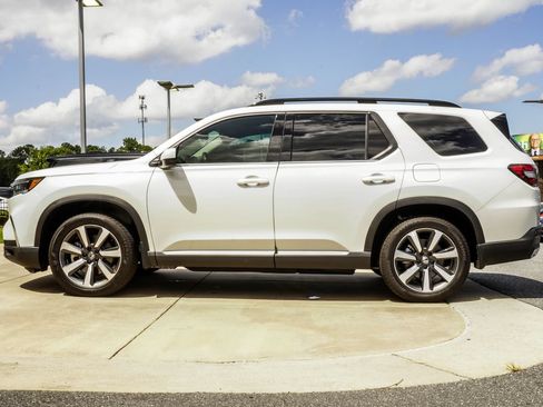Used 2025 Honda Pilot Elite image 9