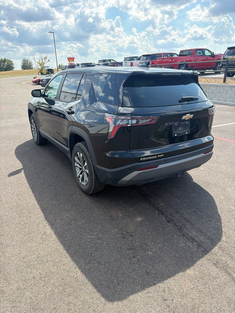 Used 2026 Chevrolet Equinox LT AWD/4WD image 4