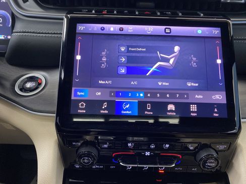 Certified 2025 Jeep Grand Cherokee Limited w/ Luxury Tech Group II image 18