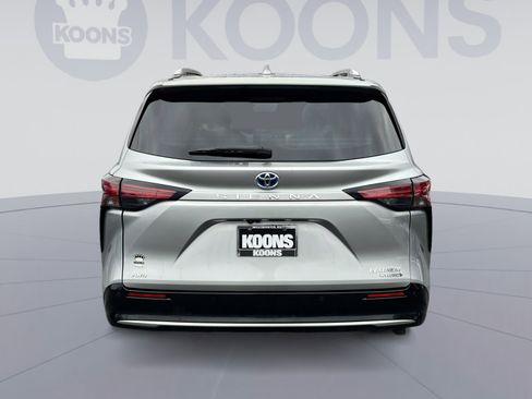 Used 2023 Toyota Sienna Platinum image 5