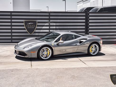 Used 2018 Ferrari 488 GTB RWD image 5