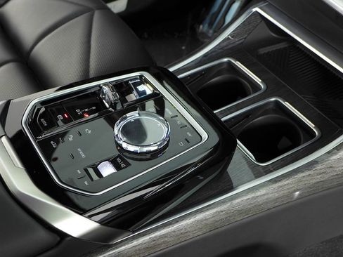 Used 2023 BMW 740i w/ Parking Assistance Package image 15