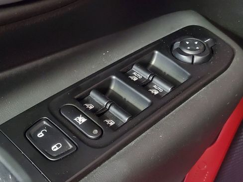 Used 2020 Jeep Renegade Trailhawk w/ UConnect 8.4 Nav Group image 17