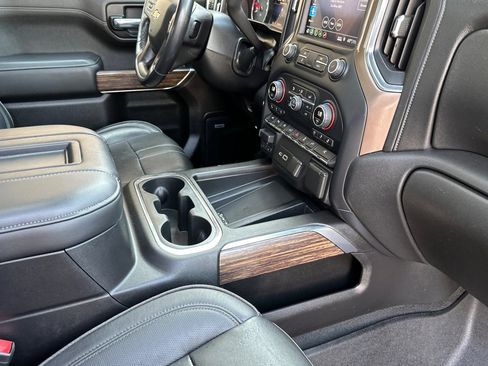 Used 2019 Chevrolet Silverado 1500 High Country image 16