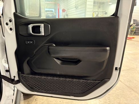 Used 2022 Jeep Wrangler Unlimited Sport image 13