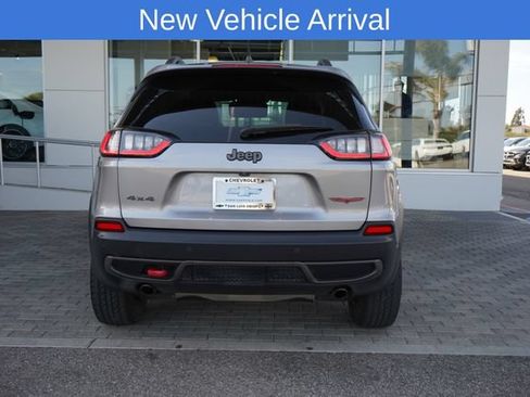 Used 2019 Jeep Cherokee Trailhawk AWD/4WD image 7