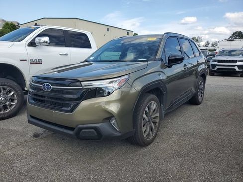 Used 2025 Subaru Forester Touring w/ Popular Package - Touring AWD/4WD image 3