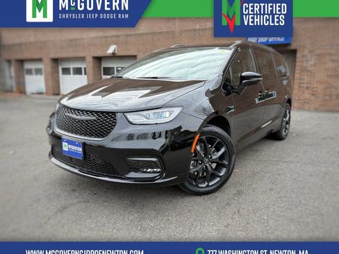 New 2026 Chrysler Pacifica Limited w/ S Appearance Package AWD/4WD image 1