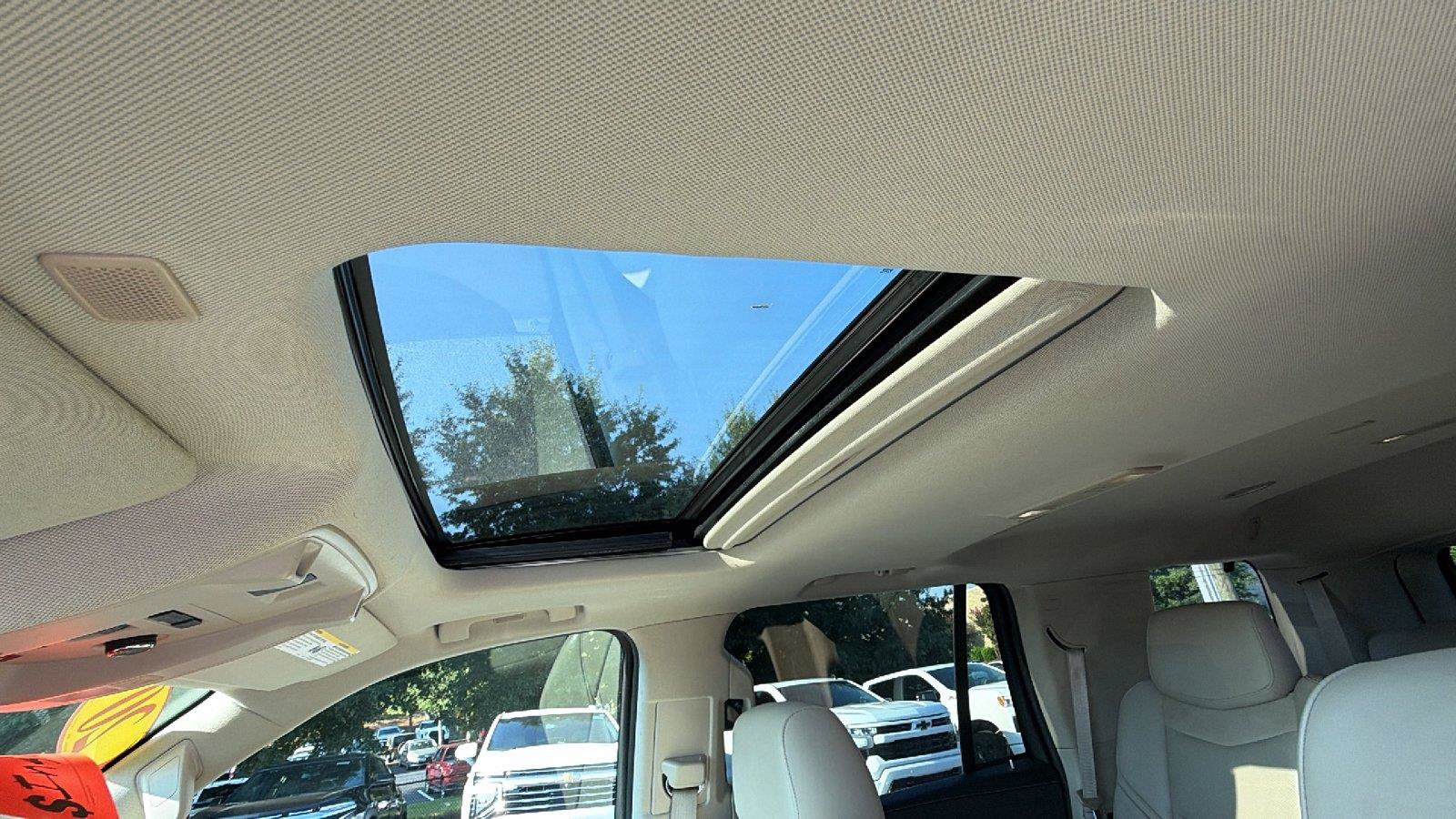 Used 2020 Cadillac Escalade Luxury RWD image 3