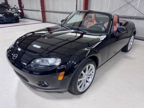 Used 2006 MAZDA MX-5 Miata Grand Touring RWD image 35