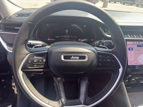 Used 2023 Jeep Grand Cherokee L Limited AWD/4WD image 15