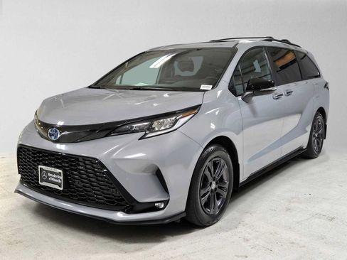 Used 2025 Toyota Sienna XSE w/ XSE Premium Package AWD/4WD image 7