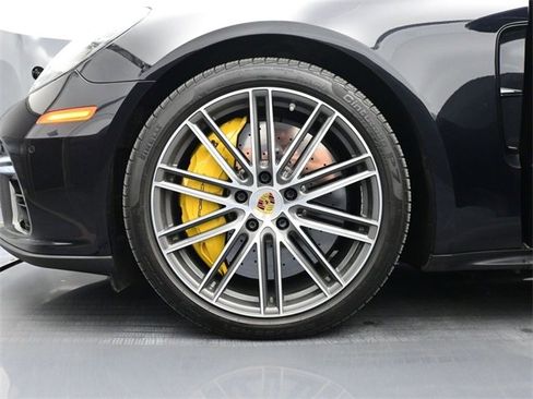 Used 2017 Porsche Panamera Turbo image 6