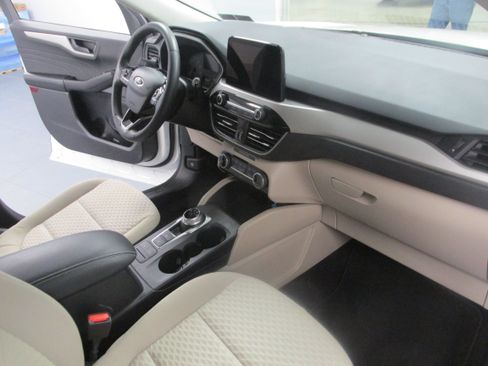 Used 2022 Ford Escape SE w/ Cold Weather Package AWD/4WD image 24