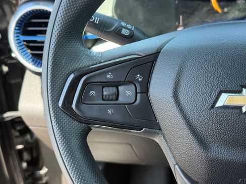 Used 2025 Chevrolet Trax LT FWD image 17