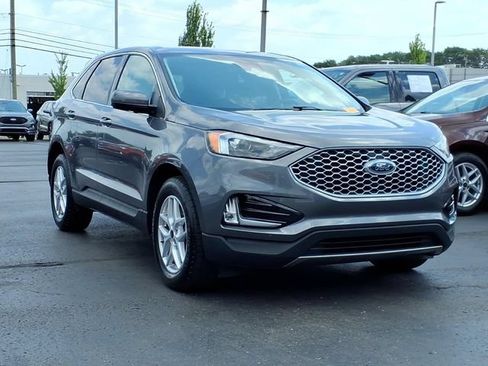 Certified 2023 Ford Edge SEL w/ Convenience Package AWD/4WD image 3