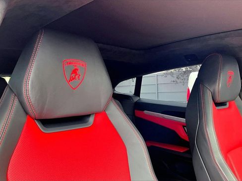 Used 2020 Lamborghini Urus image 22