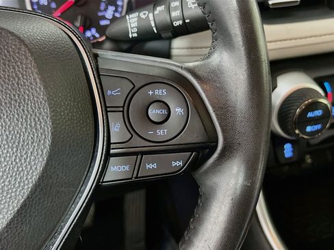 Used 2019 Toyota RAV4 XLE Premium FWD image 20