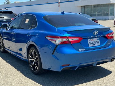 Used 2019 Toyota Camry SE w/ Convenience Package FWD image 6