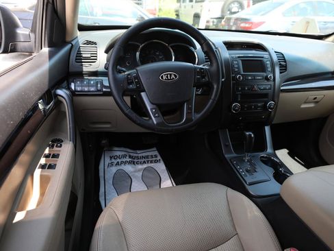 Used 2012 Kia Sorento EX w/ EX V6 Premium Pkg AWD/4WD image 16