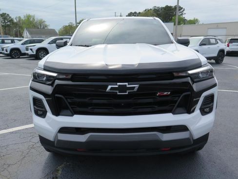 Used 2024 Chevrolet Colorado Z71 w/ Z71 Convenience Package 2 image 9