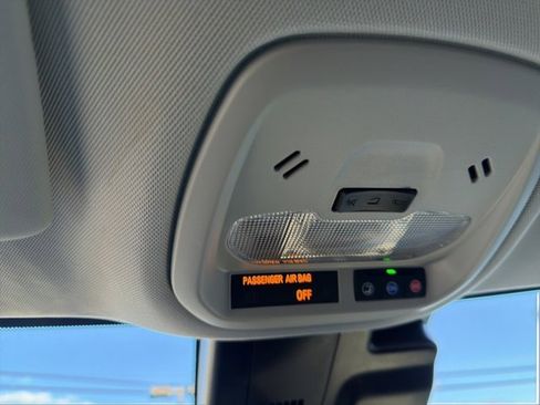 Used 2025 Chevrolet Trax LT w/ LT Convenience Package image 46