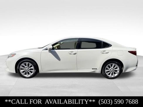 Used 2013 Lexus ES 300h w/ Luxury Pkg FWD image 2