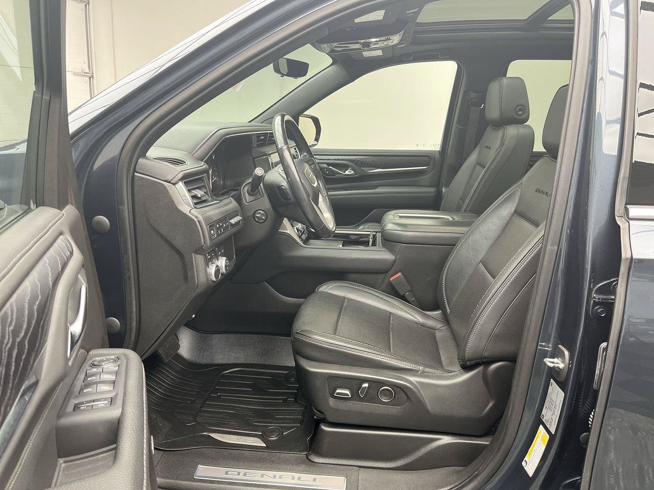 Certified 2021 GMC Yukon Denali w/ Denali Premium Package AWD/4WD image 3