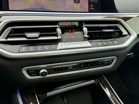 Used 2021 BMW X5 M50i w/ Executive Package image 24