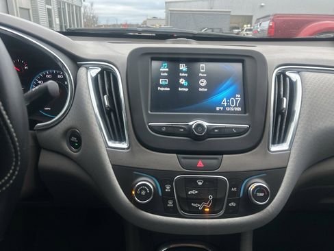 Used 2018 Chevrolet Malibu LT image 15