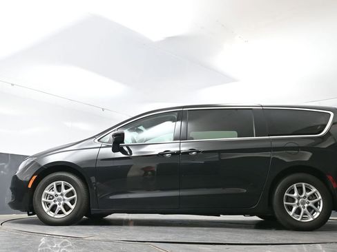 Used 2023 Chrysler Voyager LX FWD image 53