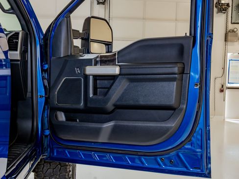 Used 2022 Ford F250 Lariat w/ Black Appearance Package AWD/4WD image 34