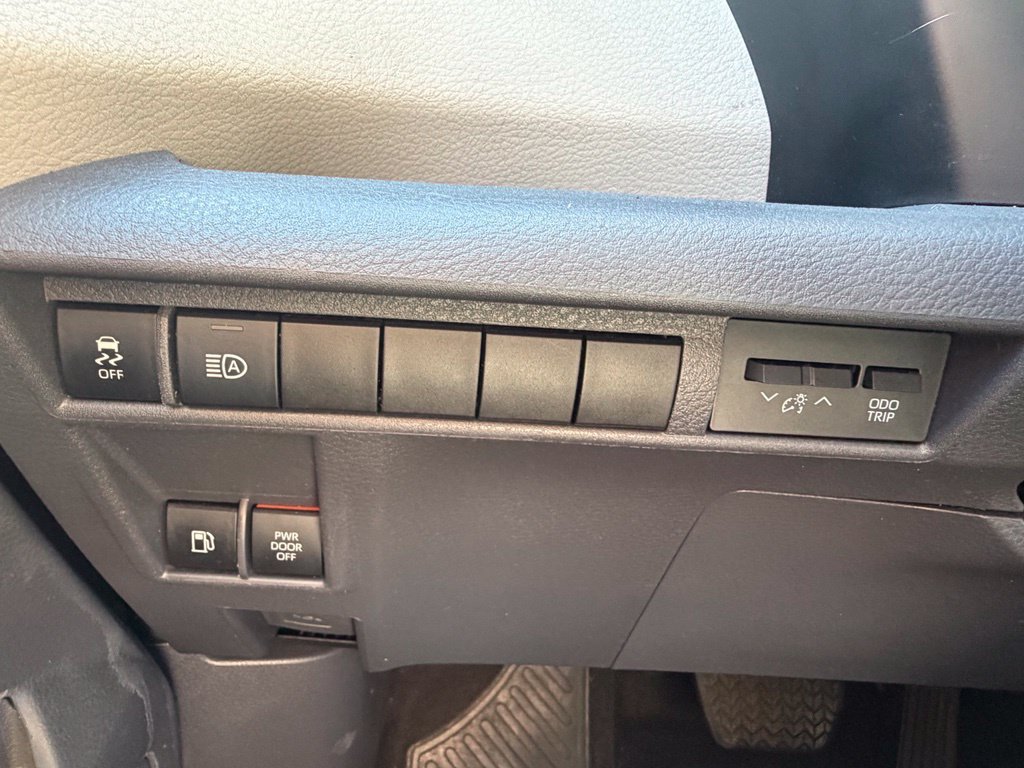 Used 2023 Toyota Sienna LE FWD image 41