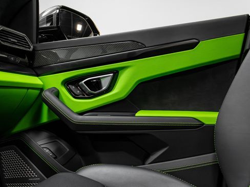 Used 2022 Lamborghini Urus image 13