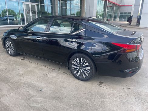 Used 2024 Nissan Altima 2.5 SV image 14